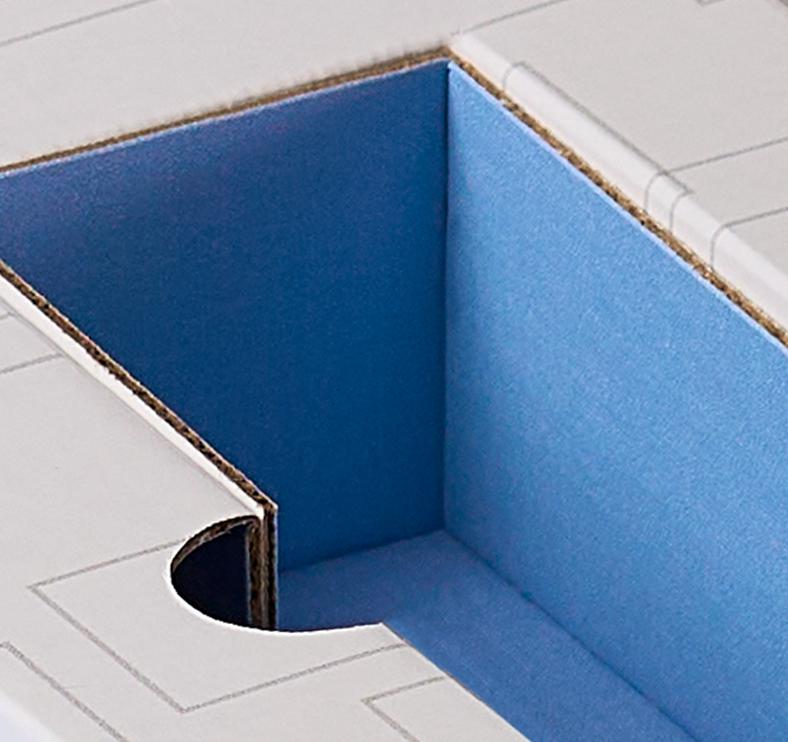Close-up of finger notch and insert for Foster Group corrugated box