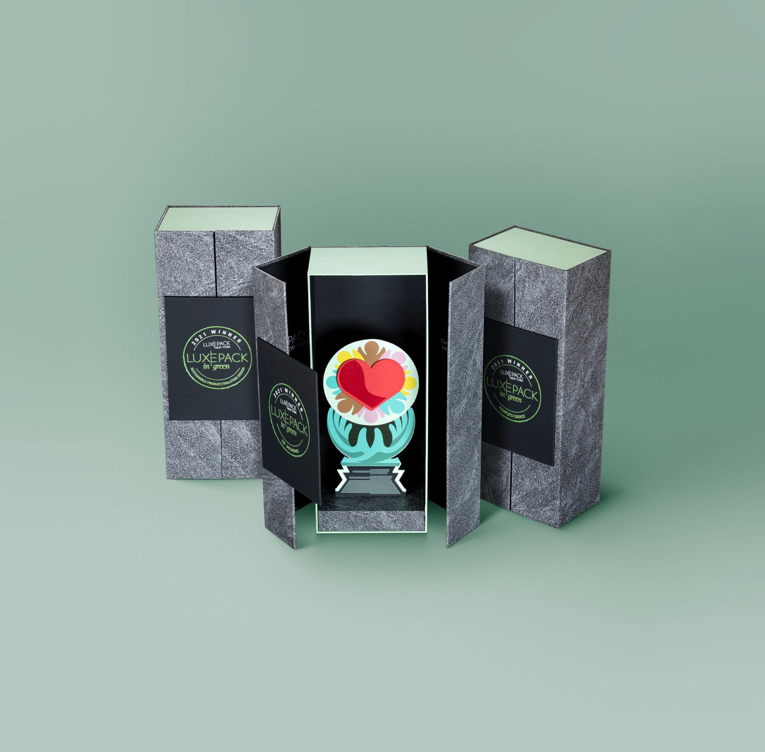 LuxePack in Green awards trophy 2021 group