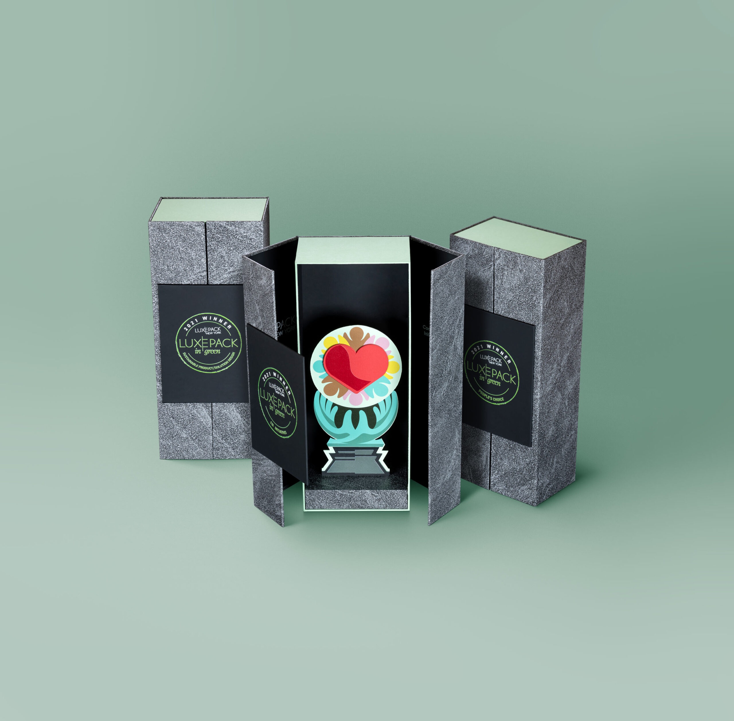 LuxePack in Green awards trophy 2021 group