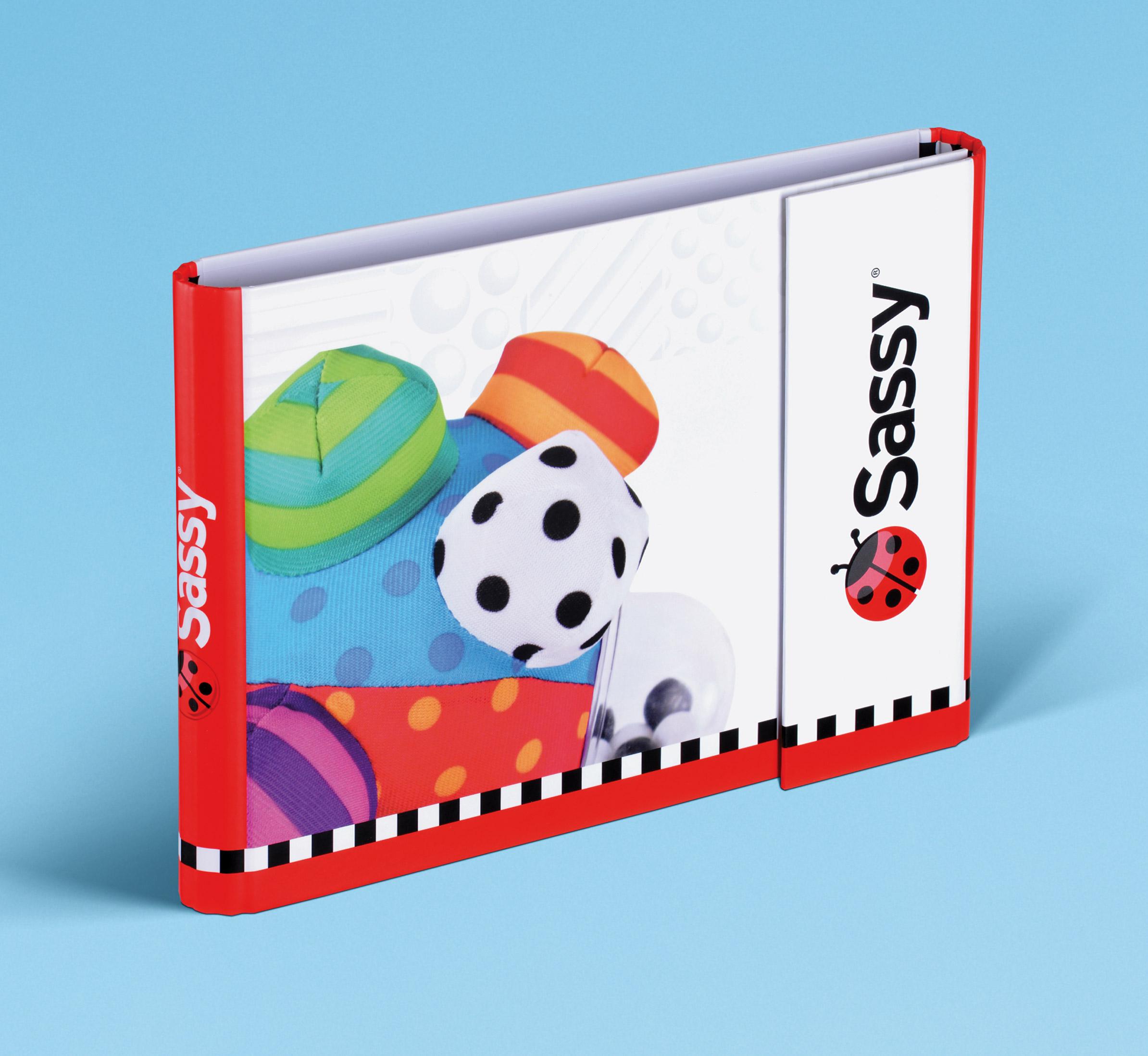 Oblong binder with round spine and portfolio closure