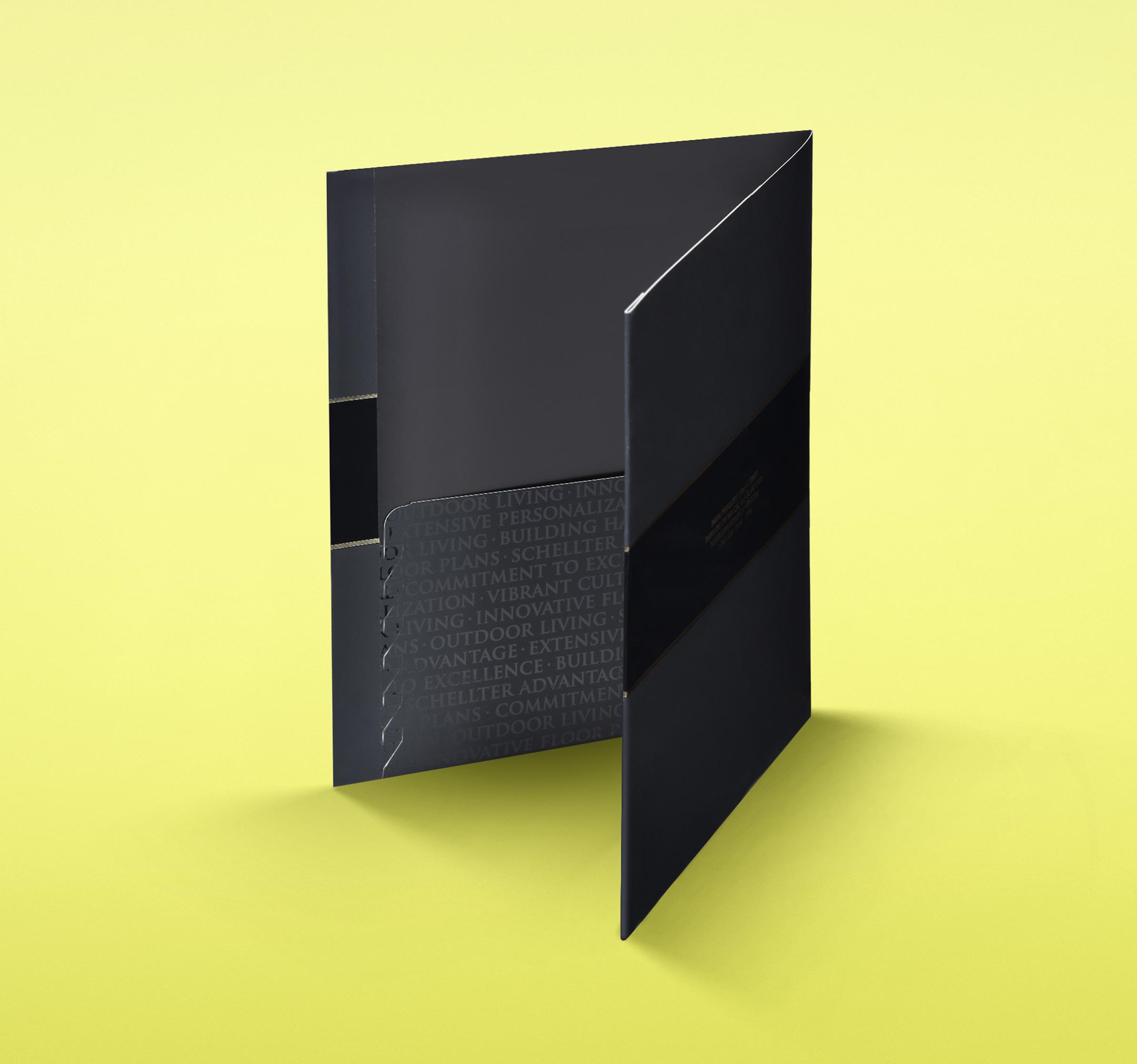 Expandable pocket for folders