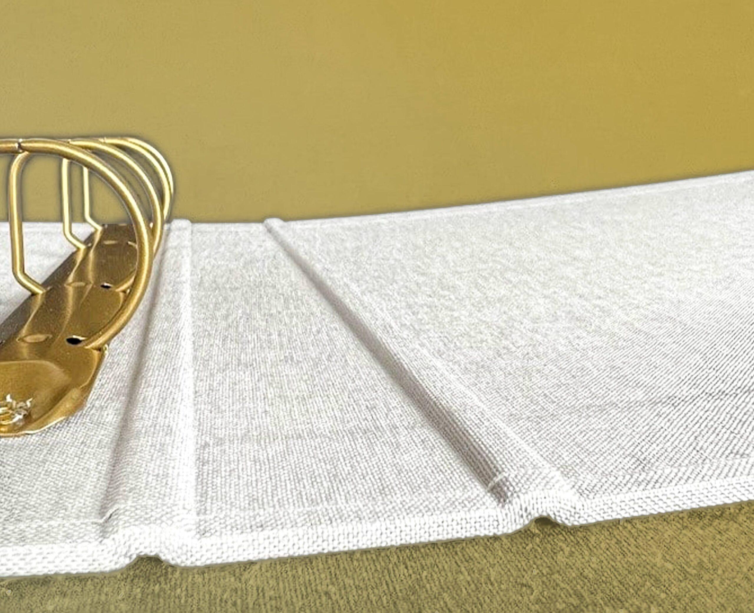 Closeup binder hinges showing flexhinge technology