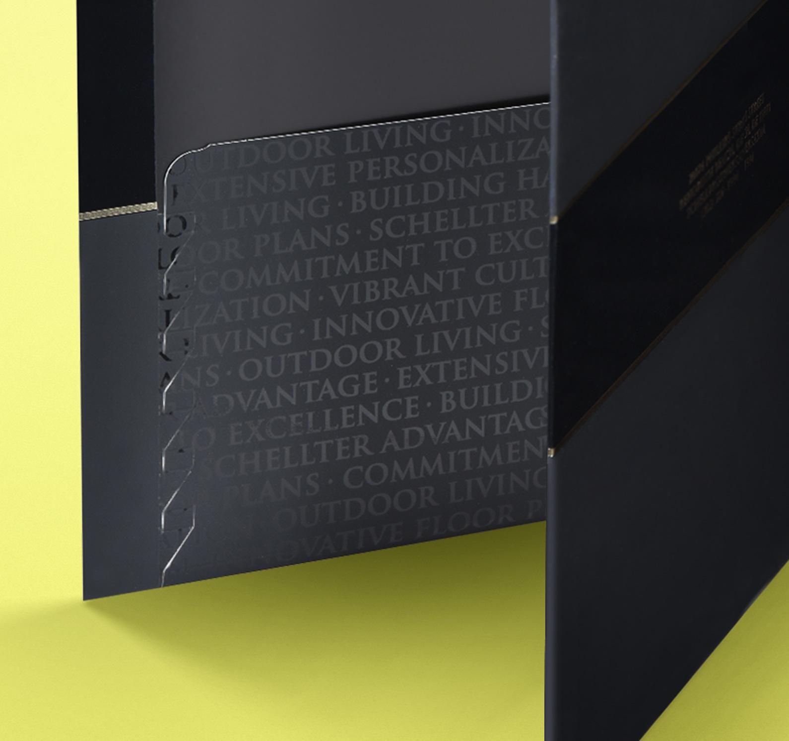 Close-up expandable pocket construction