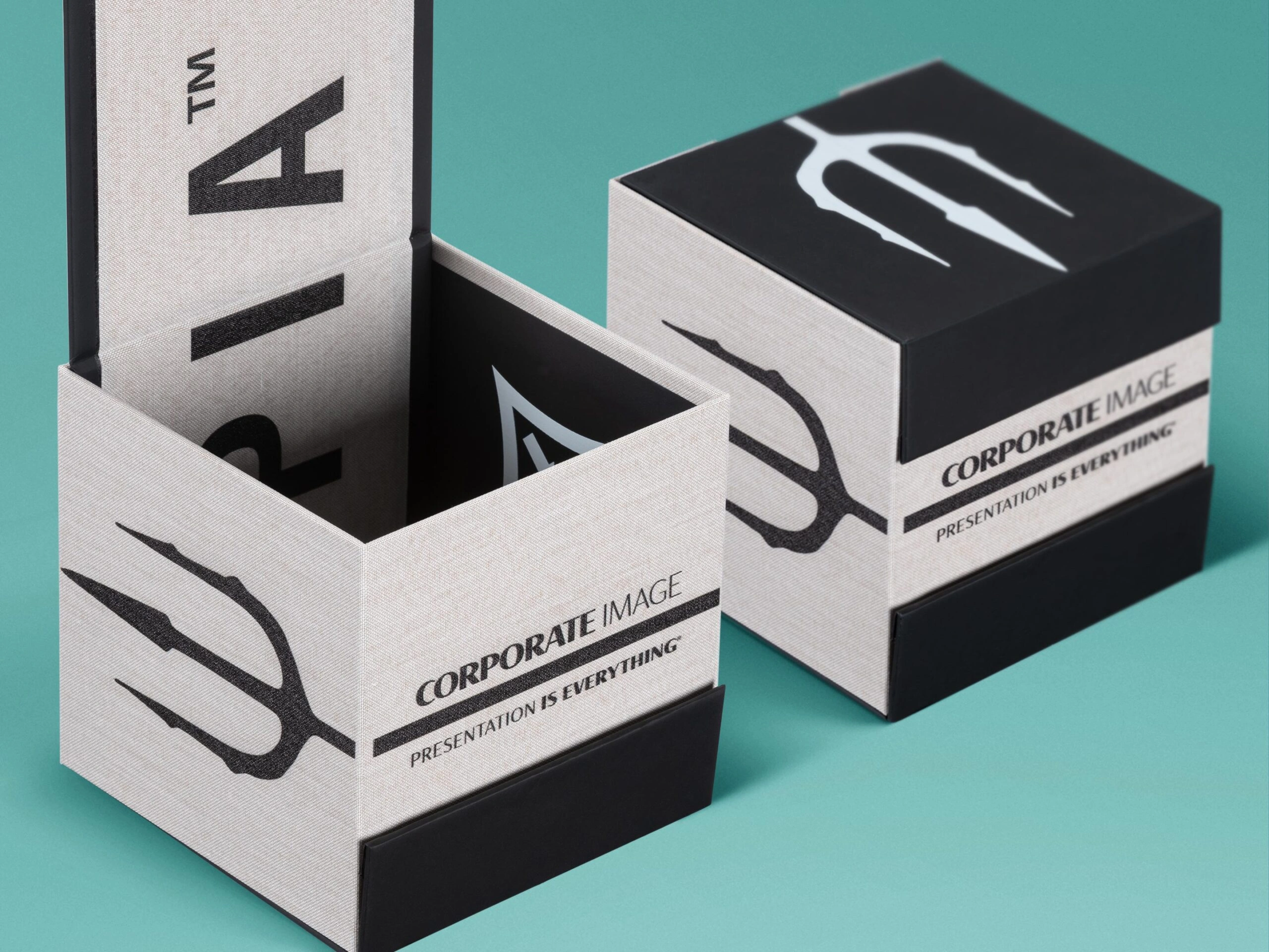 Flat fold CI RIGIDBOX® packaging with SAPIA™ ocean fabric